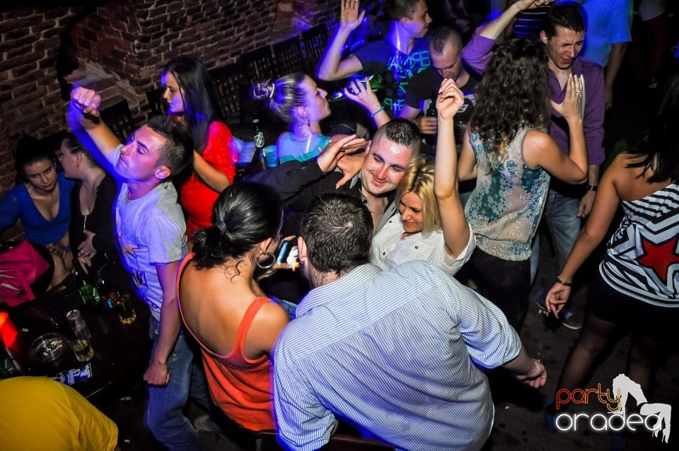 Crazy One Hour Free Holsten Party, 