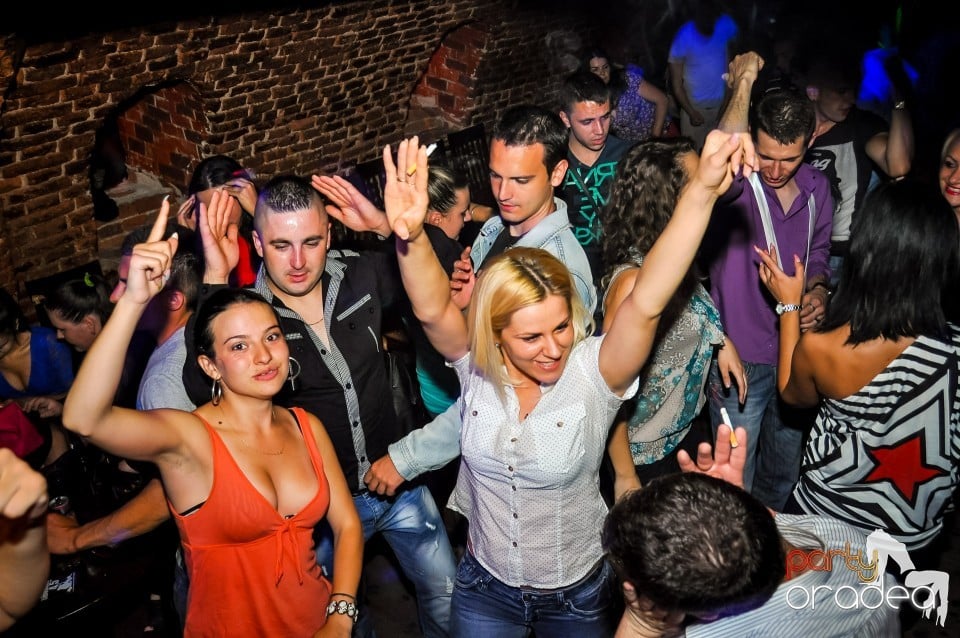 Crazy One Hour Free Holsten Party, 