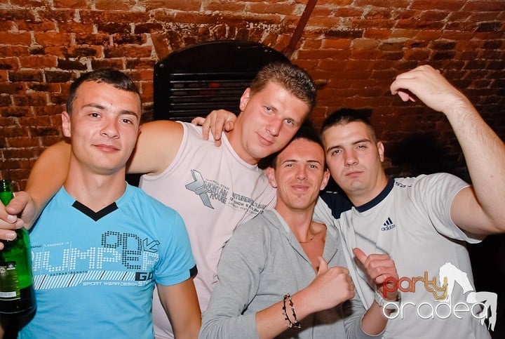 Cum se petrece joi în Escape?,