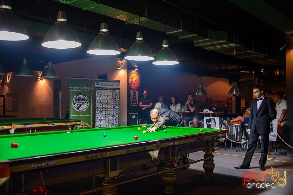 Cupa Black & White, Black & White