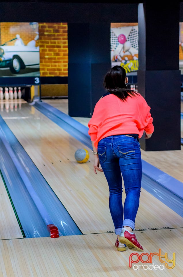 Cupa Presei la Bowling, Lotus Center