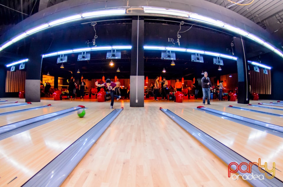 Cupa Presei la Bowling, Lotus Center