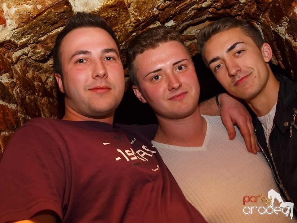 Dacă e joi, e Holsten Party în Escape!, 