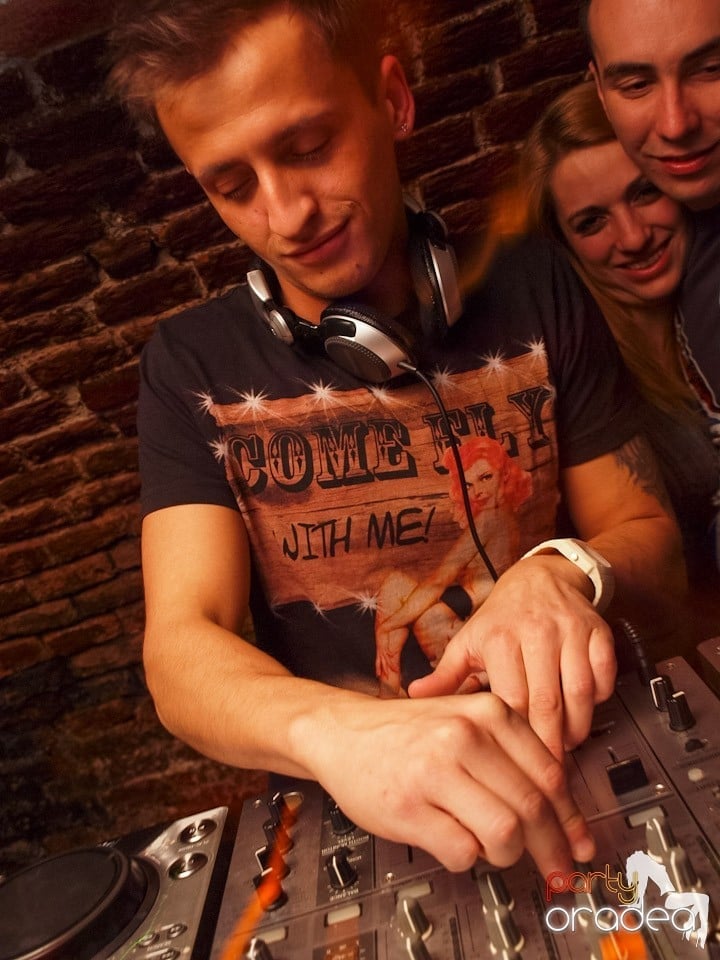 Dacă e joi, e Holsten Party în Escape!, 