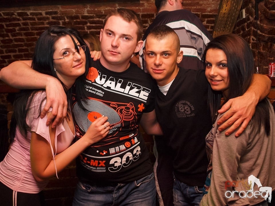 Dacă e joi, e Holsten Party în Escape!, 