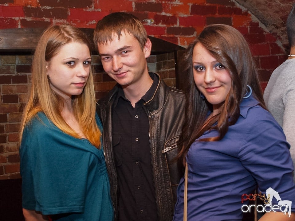 Dacă e joi, e Holsten Party în Escape!, 