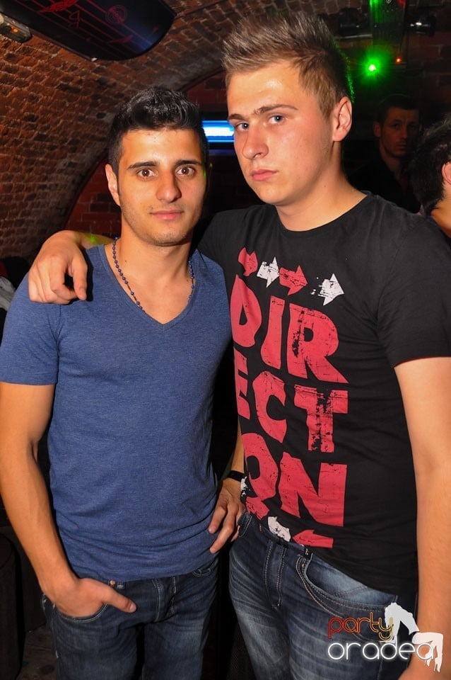 Dacă e joi, e Holsten Party în Escape, 