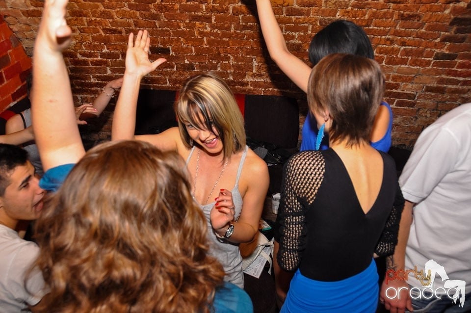 Dacă e joi, e Holsten Party în Escape, 