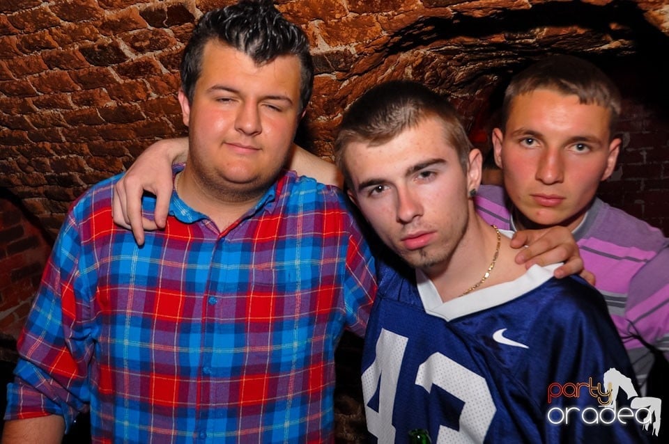 Dacă e joi, e Holsten Party în Escape, 