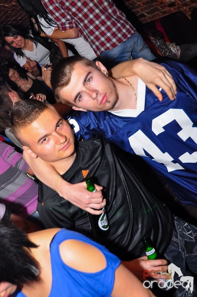 Dacă e joi, e Holsten Party în Escape, 