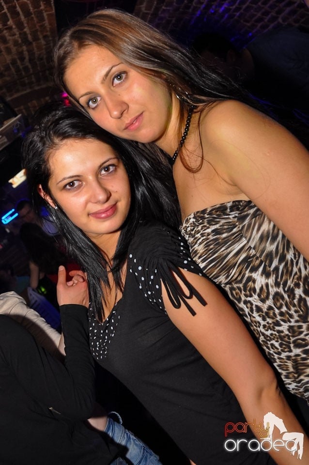 Dacă e joi, e Holsten Party în Escape, 