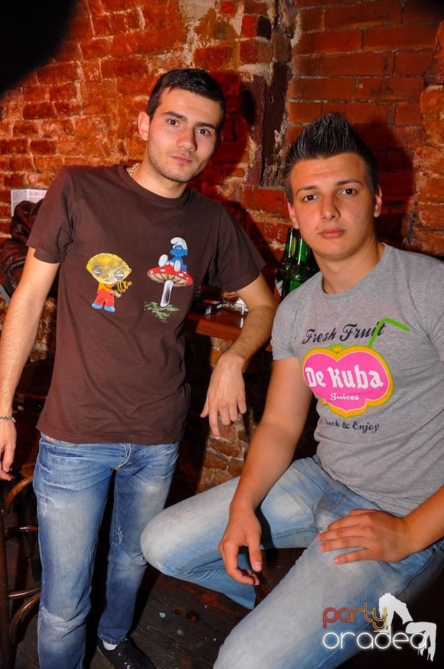 Dacă e joi, e Holsten Party în Escape, 