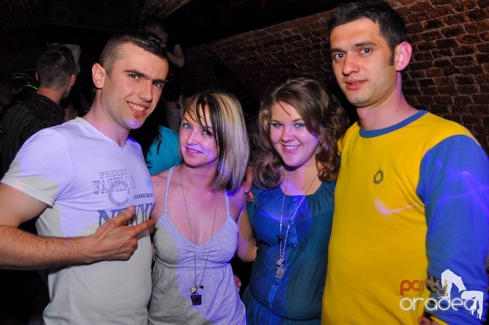 Dacă e joi, e Holsten Party în Escape, 