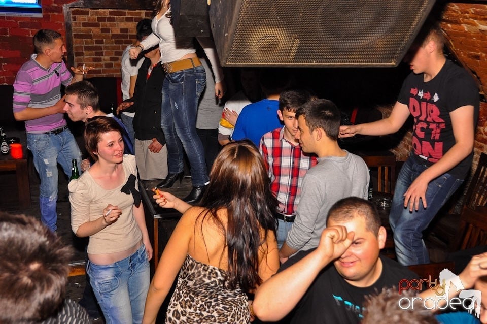 Dacă e joi, e Holsten Party în Escape, 