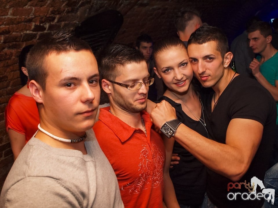 Dacă e joi, e Holsten Party în Escape!, 