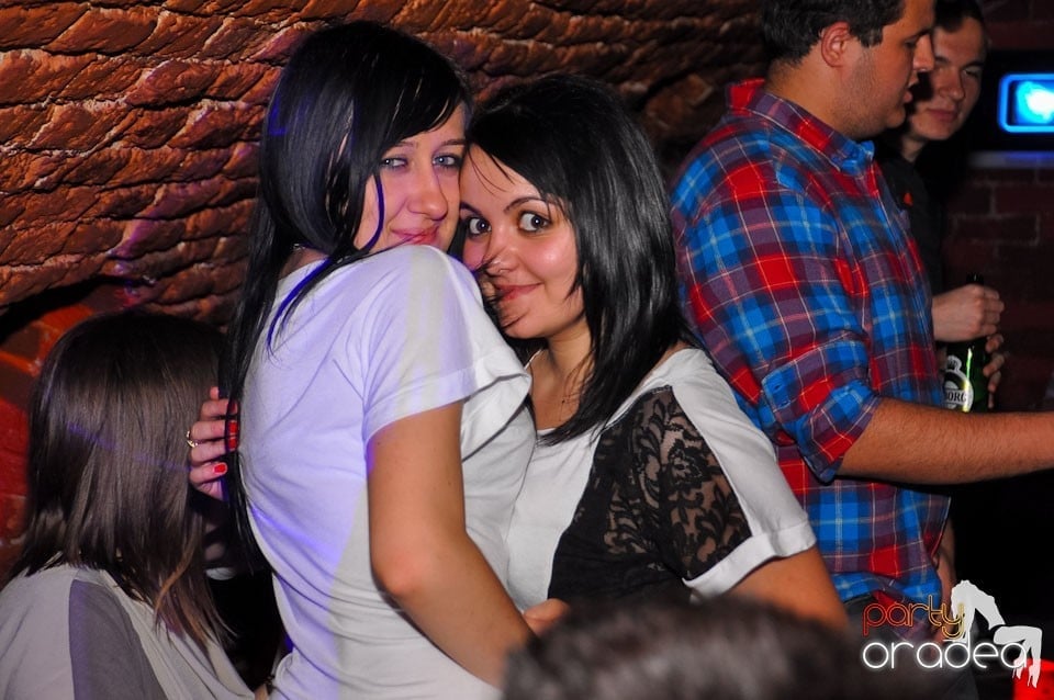 Dacă e joi, e Holsten Party în Escape, 