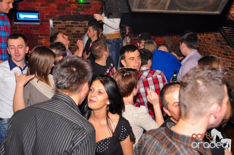 Dacă e joi, e Holsten Party în Escape, 