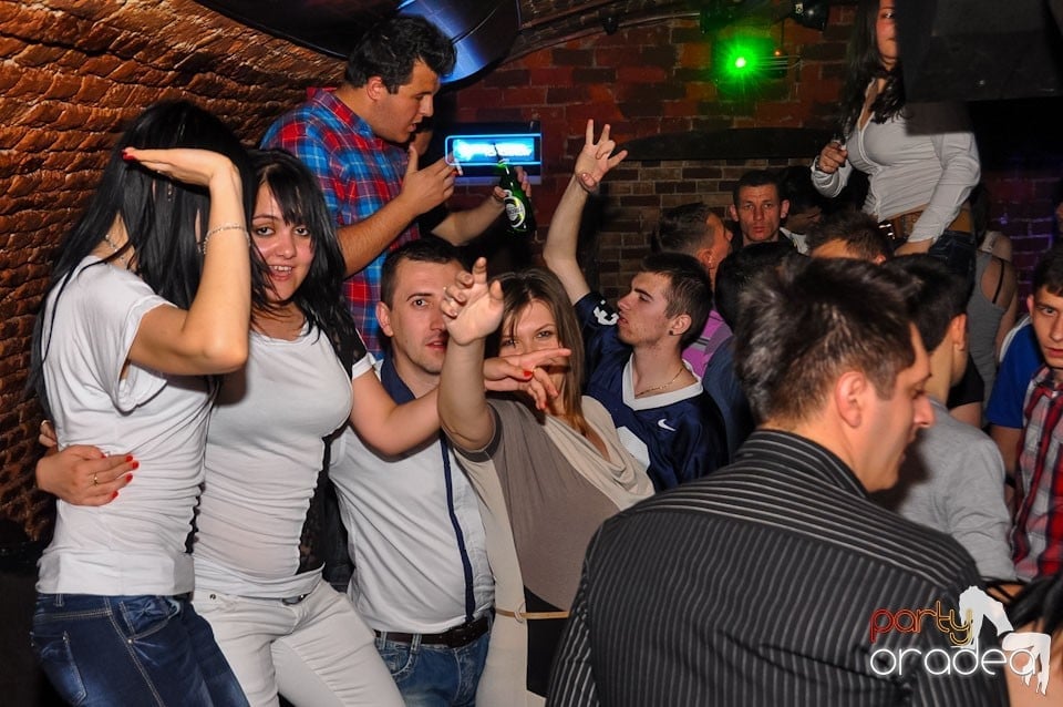 Dacă e joi, e Holsten Party în Escape, 