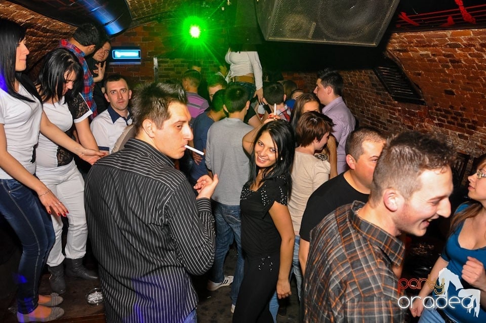 Dacă e joi, e Holsten Party în Escape, 