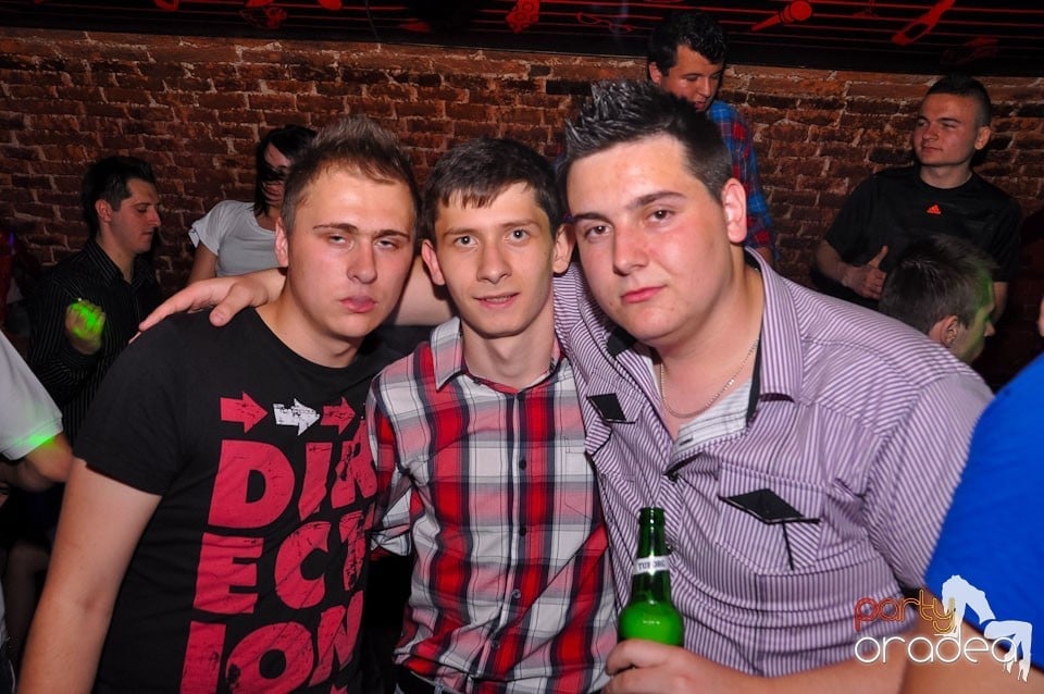 Dacă e joi, e Holsten Party în Escape, 