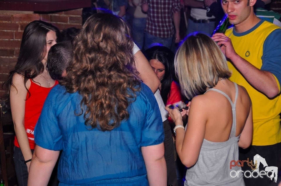 Dacă e joi, e Holsten Party în Escape, 