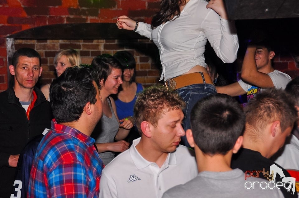 Dacă e joi, e Holsten Party în Escape, 