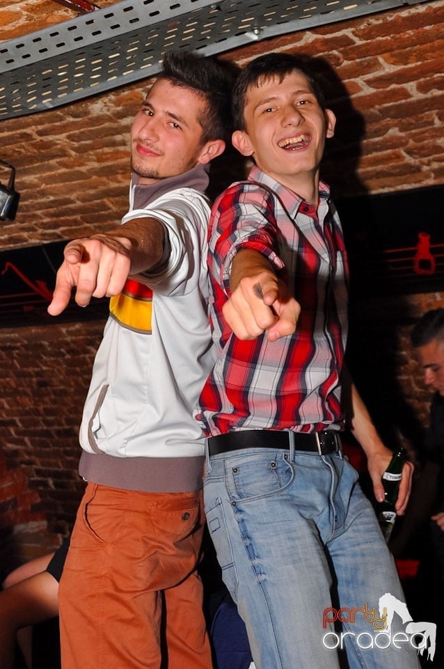 Dacă e joi, e Holsten Party în Escape, 