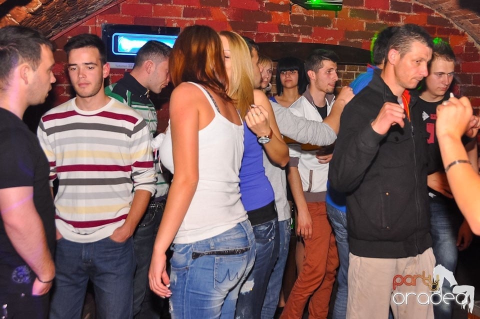 Dacă e joi, e Holsten Party în Escape, 