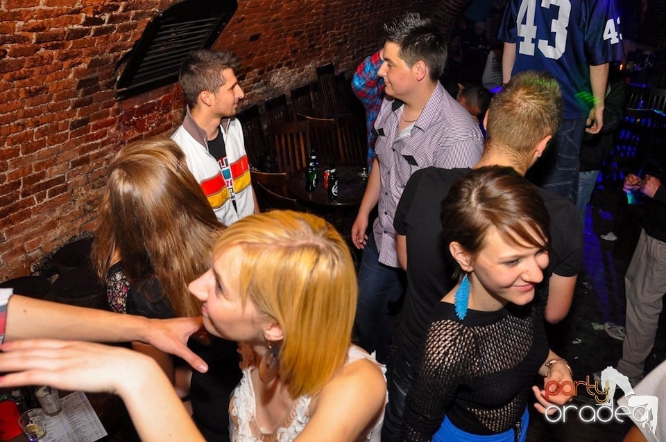 Dacă e joi, e Holsten Party în Escape, 