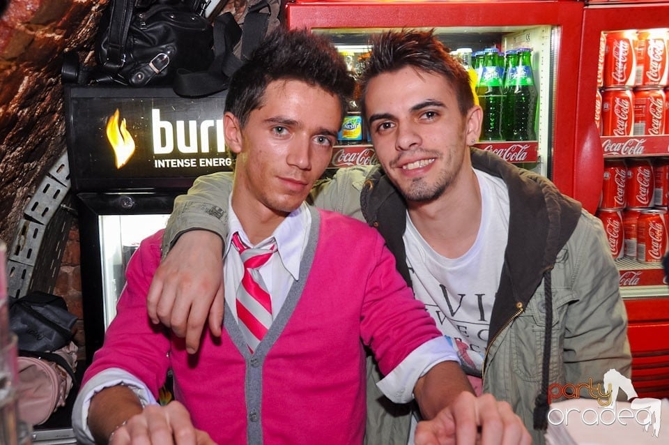 Dacă e joi, e Holsten Party în Escape, 