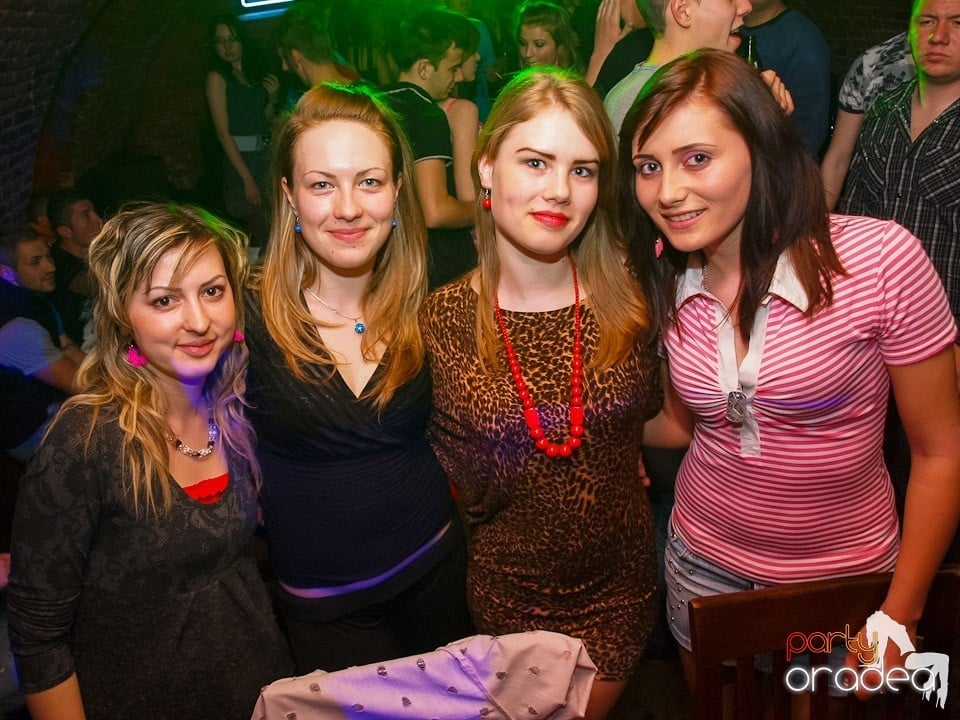 Dacă e joi, e Holsten Party în Escape!, 