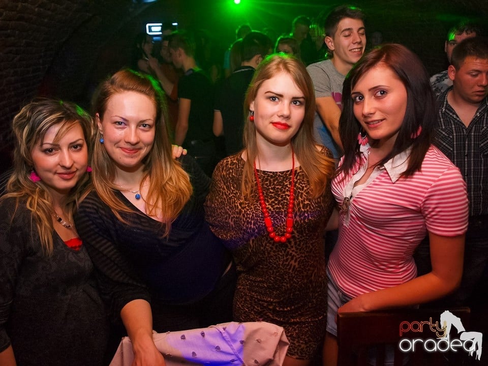 Dacă e joi, e Holsten Party în Escape!, 