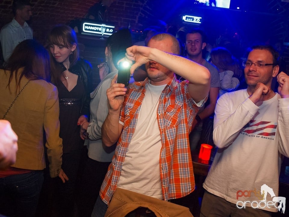 Dacă e joi, e Holsten Party în Escape!, 