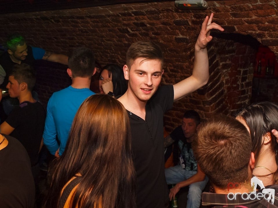 Dacă e joi, e Holsten Party în Escape!, 