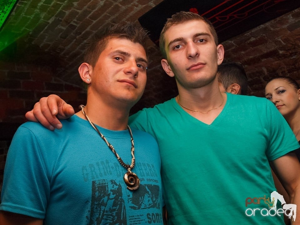 Dacă e joi, e Holsten Party în Escape!, 