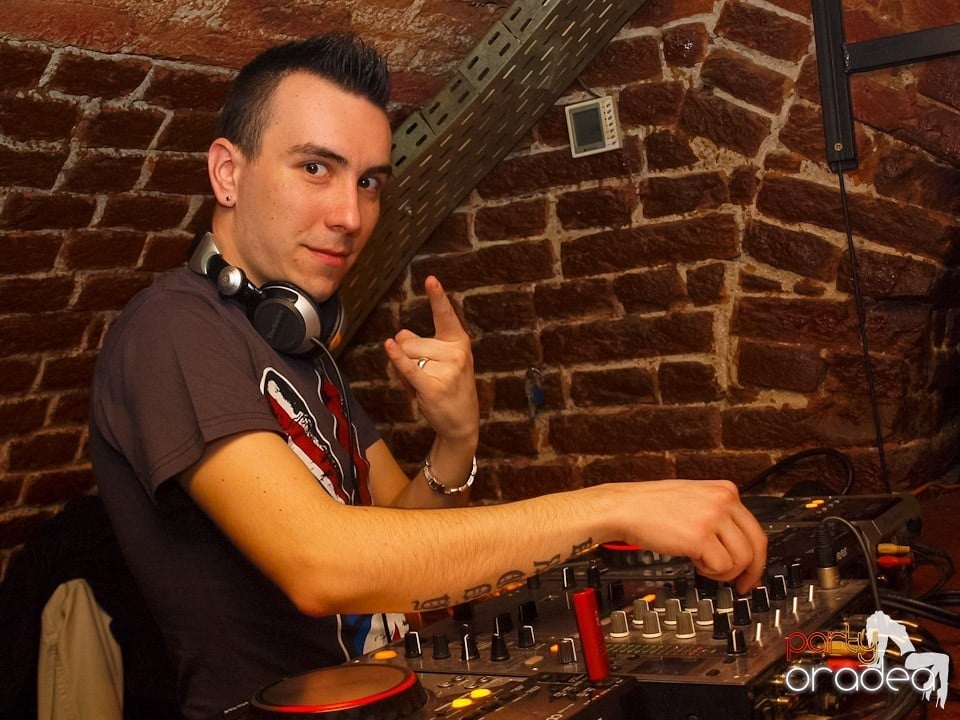 Dacă e joi, e Holsten Party în Escape!, 