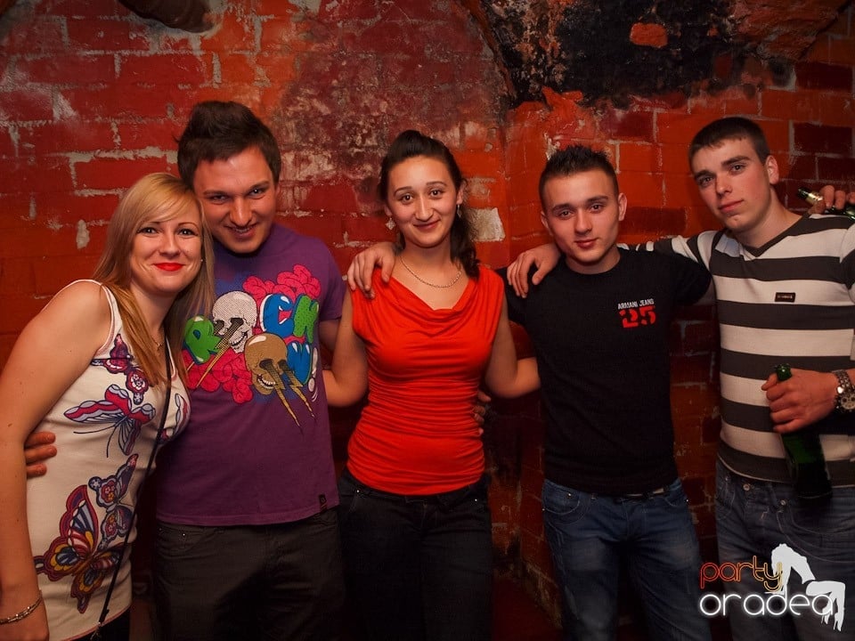 Dacă e joi, e Holsten Party în Escape!, 