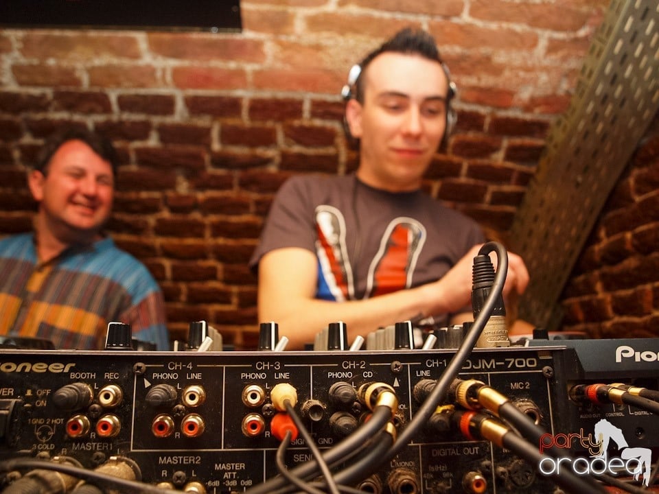 Dacă e joi, e Holsten Party în Escape!, 