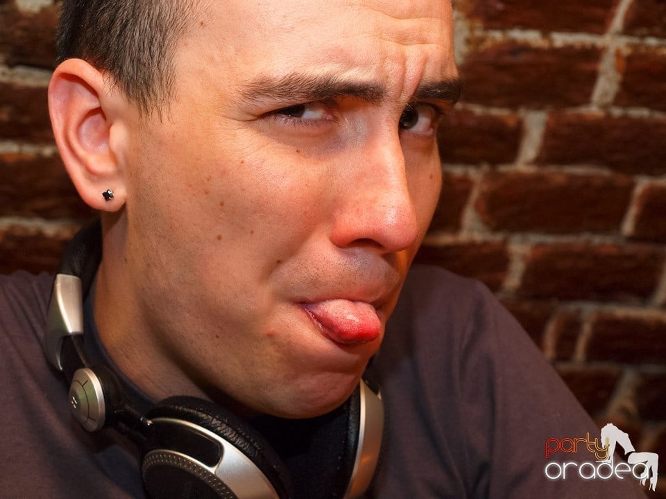 Dacă e joi, e Holsten Party în Escape!, 