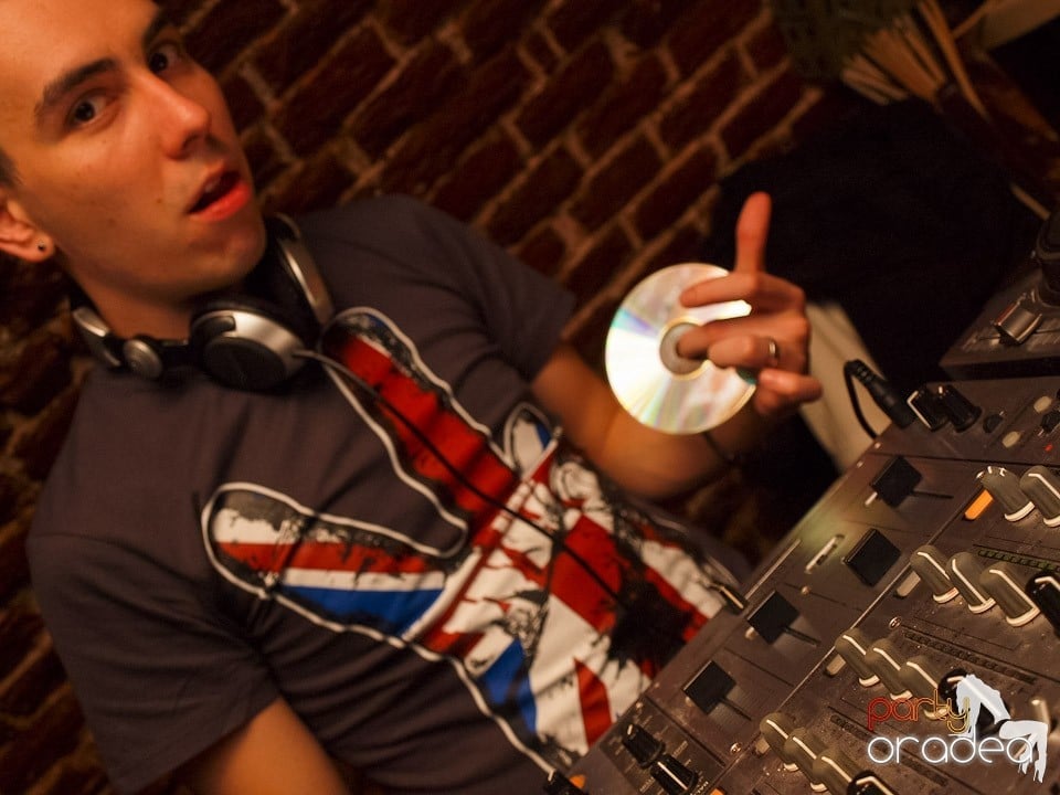 Dacă e joi, e Holsten Party în Escape!, 