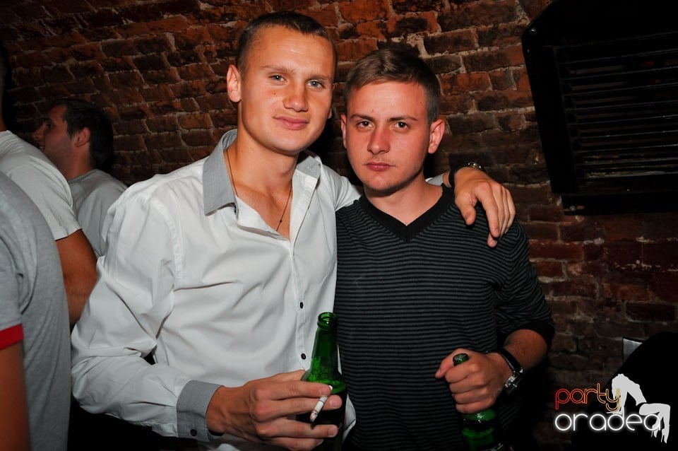 Dacă e joi, e party în Escape, 