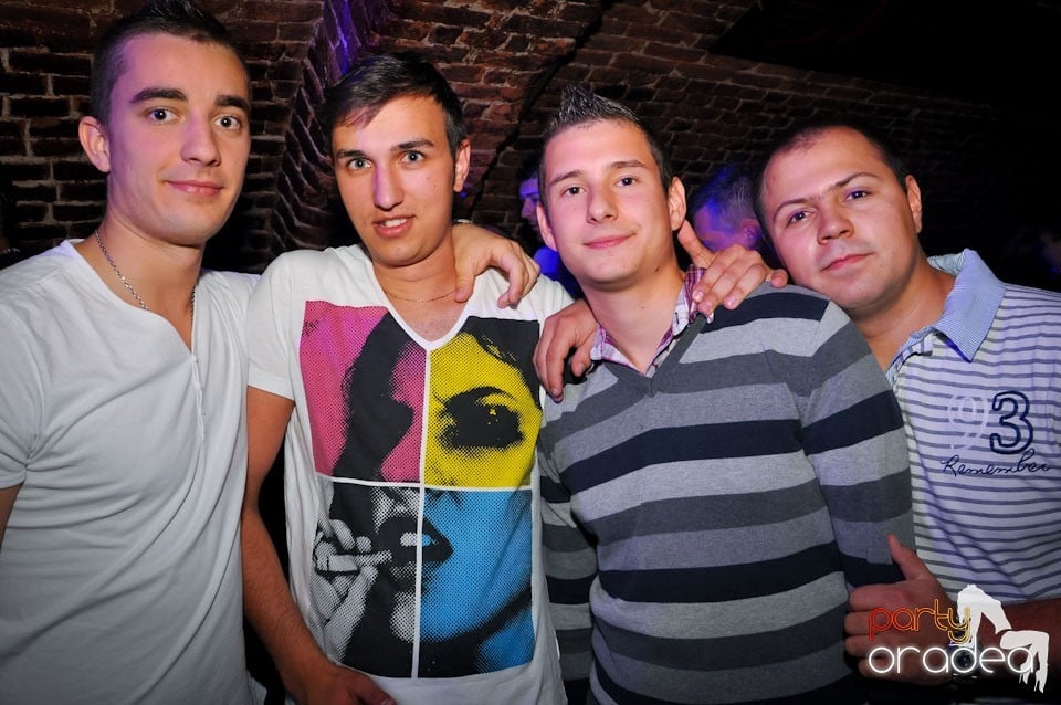 Dacă e joi, e party în Escape, 