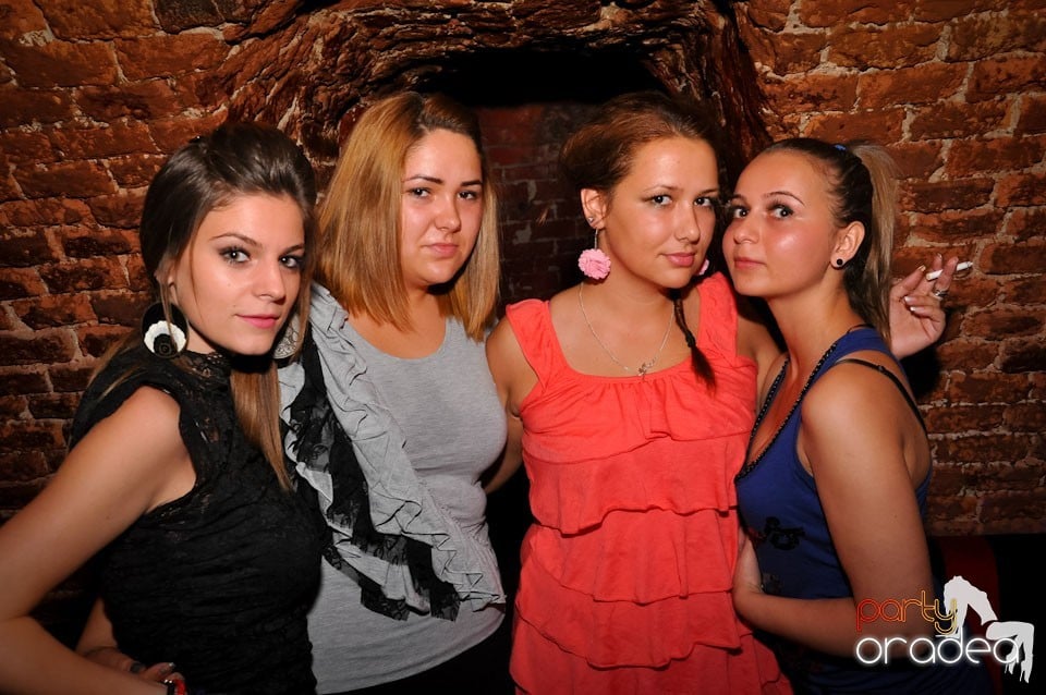 Dacă e joi, e party în Escape, 