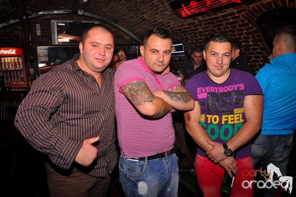 Dacă e joi, e party în Escape, 