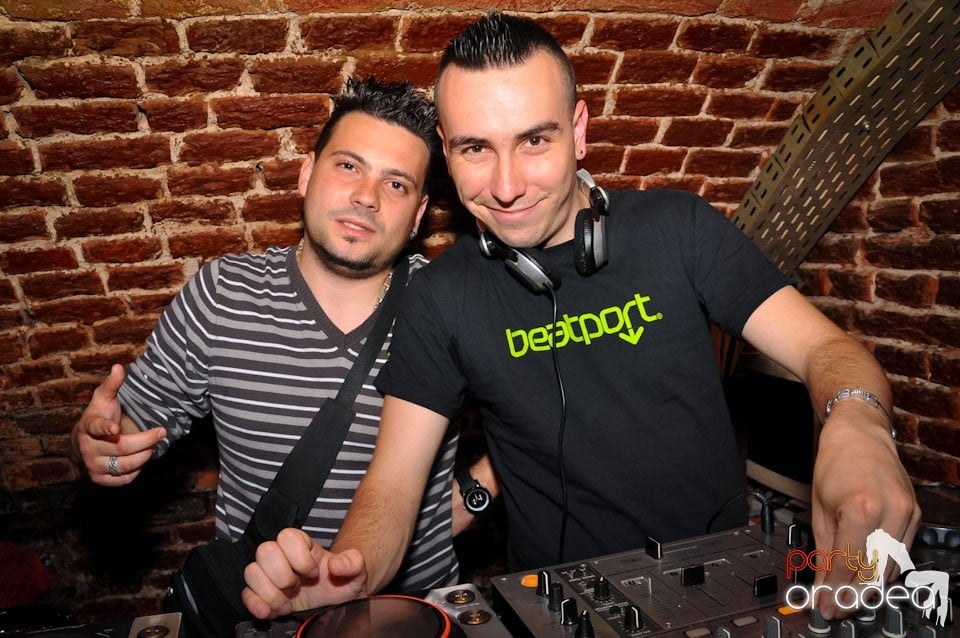 Dacă e joi, e party în Escape, 