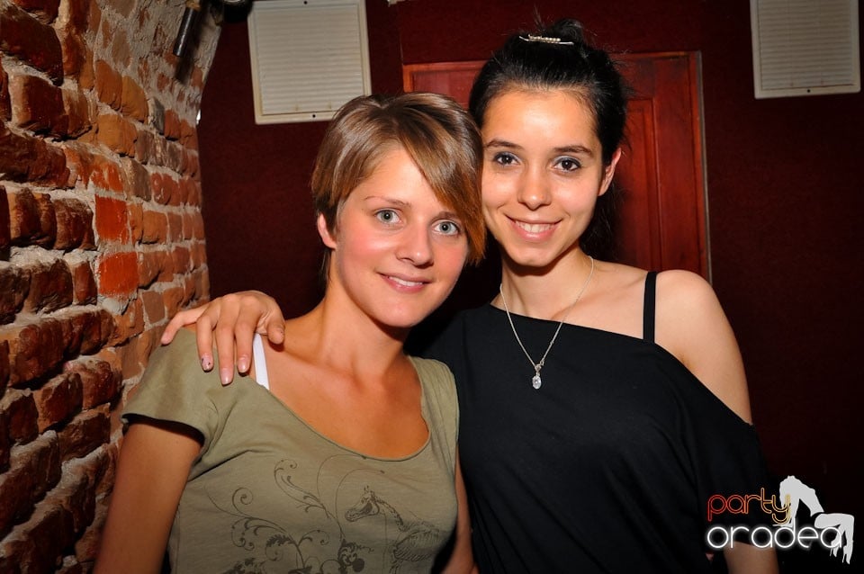 Dacă e joi, e party în Escape, 