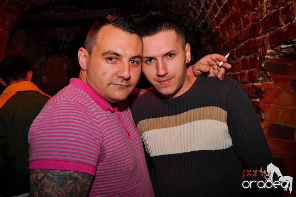 Dacă e joi, e party în Escape, 