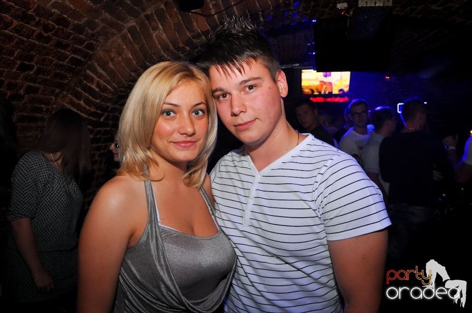 Dacă e joi, e party în Escape, 