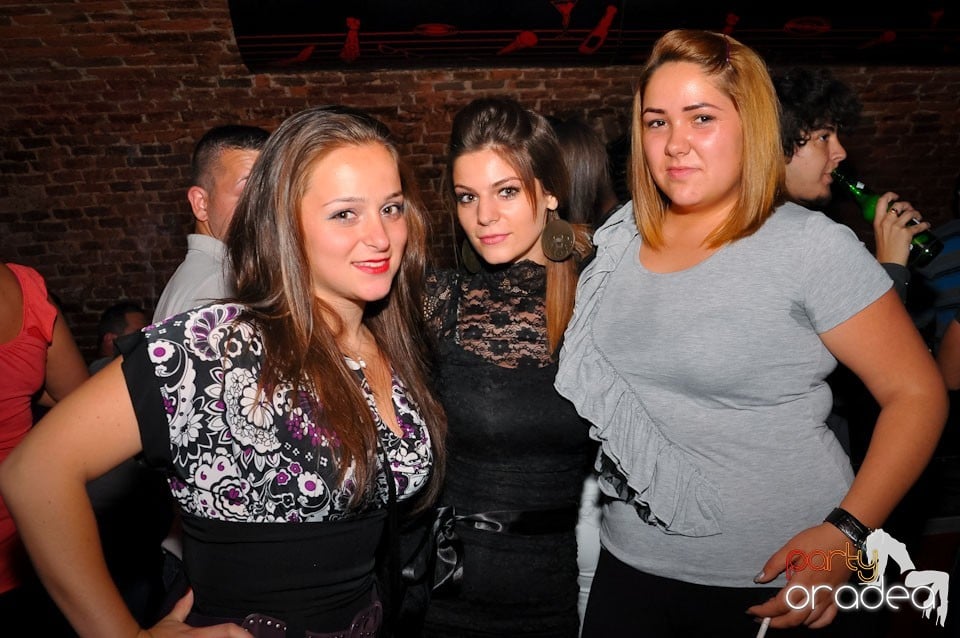 Dacă e joi, e party în Escape, 