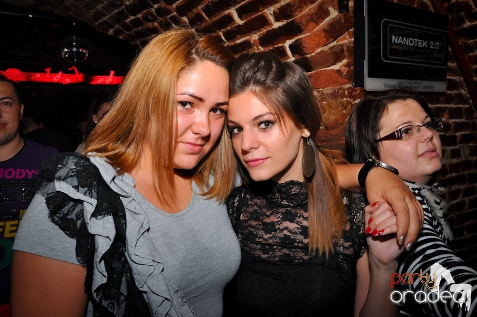 Dacă e joi, e party în Escape, 